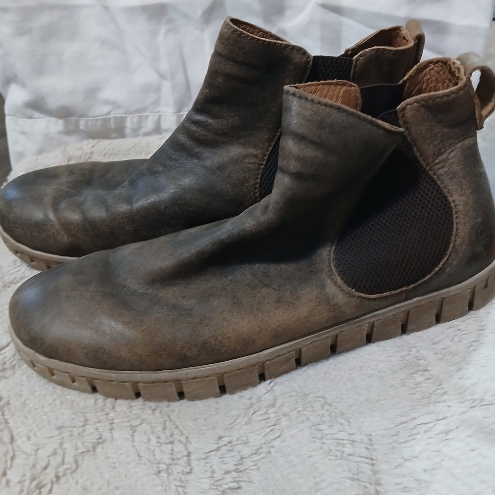 Born Men's Distressed Brown Leather Ankle Boots